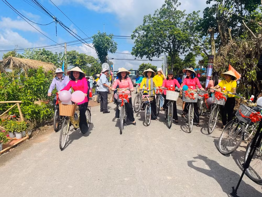 Ouverture du programme touristique "Fleurs parfumées, fruits délicieux de la terre de fer" ảnh 2 Ouverture du programme touristique "Fleurs parfumées, fruits délicieux de la terre de fer" ảnh 2
