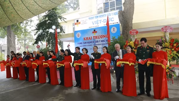 Ouverture du Centre d’études médicales Vietnam-Allemagne ảnh 1