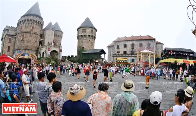Bà Nà Hills, la « ville flottant dans les nuages » ảnh 11