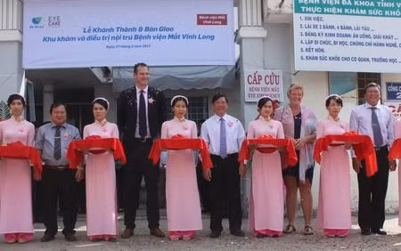 Des organisations néerlandaises soutiennent l'hôpital d’ophtalmologie de Vinh Long ảnh 1