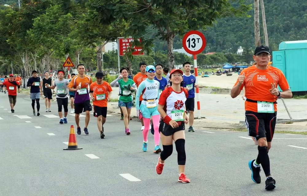 Dà Nang: plus de 9.000 personnes participent au marathon international Manulife ảnh 1 Dà Nang: plus de 9.000 personnes participent au marathon international Manulife ảnh 1