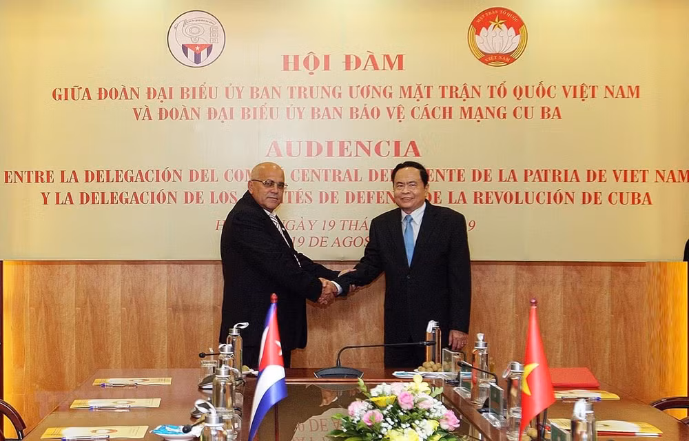 Promouvoir les relations de coopération intégrale Vietnam-Cuba ảnh 1