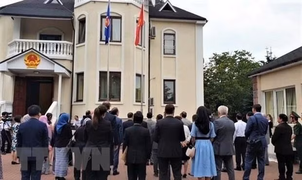 Le 52e anniversaire de la fondation de l'ASEAN célébré en Italie, Argentine et au Chili ảnh 1