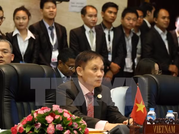 Le Vietnam s’efforce toujours de contribuer aux activités de l’ASEAN ảnh 1