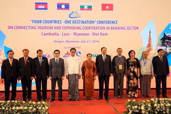 Le vice-PM Vu Duc Dam rencontre le vice-président birman Henry Van Thio ảnh 1 Le vice-PM Vu Duc Dam rencontre le vice-président birman Henry Van Thio ảnh 1