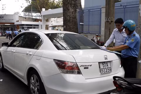 Entrée officielle d'Uber sur le marché des services de transport ảnh 2