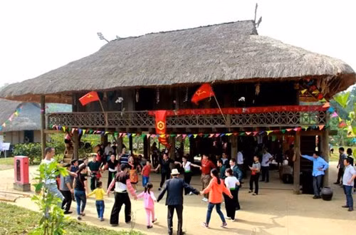 Activités en l’honneur de la Fête nationale au Village culturel et touristique des ethnies ảnh 1 Activités en l’honneur de la Fête nationale au Village culturel et touristique des ethnies ảnh 1