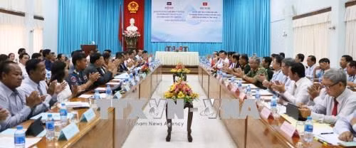Vietnam-Cambodge : renforcer la coopération entre les provinces d’An Giang et de Takeo ảnh 1