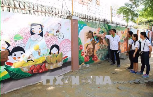 Da Nang : Inauguration du projet de fresques murales intitulé “Illuminez votre vie” ảnh 1