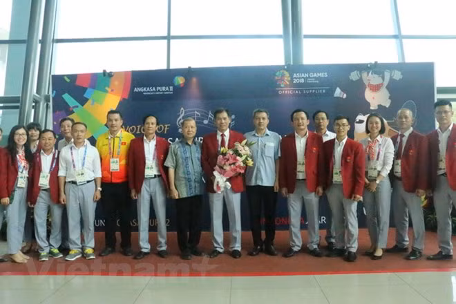 ASIAD 2018 : l’ambassadeur du Vietnam en Indonésie félicite les sportifs vietnamiens ảnh 1