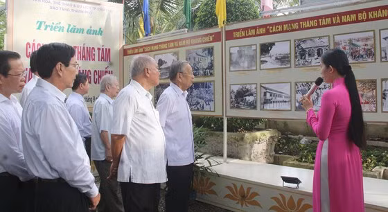 Exposition de photos sur la Révolution d'Août et la résistance du Nam Bô à Can Tho ảnh 1