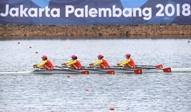 ASIAD 2018 : une autre médaille d’argent remportée par des rameurs vietnamiens ảnh 1