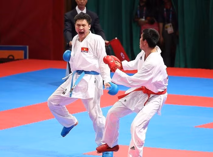 ASIAD 2018 : le Vietnam remporte une médaille d’argent en karaté ảnh 1