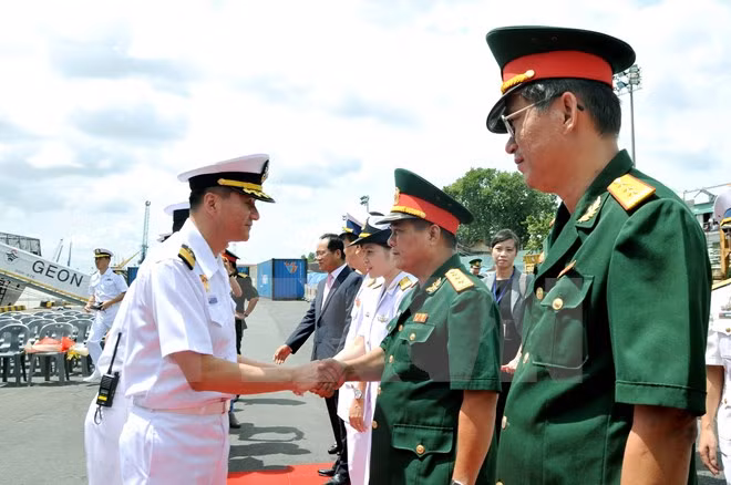 Un navire de la Marine sud-coréenne en visite à HCM-Ville ảnh 1