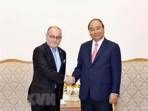 Le PM Nguyên Xuân Phuc reçoit le ministre argentin des AE et du Culte Jorge Faurie ảnh 1