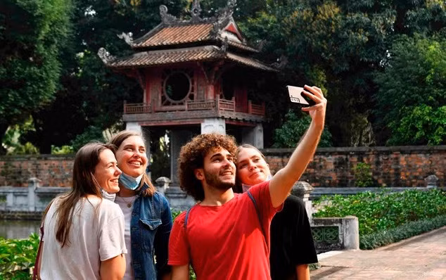Forte hausse du nombre de touristes étrangers à Hanoï au premier trimestre ảnh 1