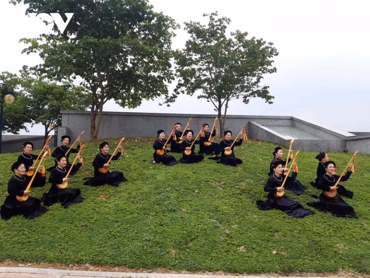À Cao Bang, une association donne le la aux chants folkloriques ảnh 1