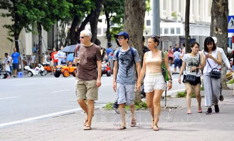 Septembre: forte hausse du nombre de touristes étrangers à Hanoï ảnh 1