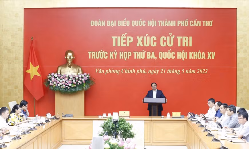 Le Premier ministre Pham Minh Chinh travaille avec des électeurs de la ville de Can Tho ảnh 1