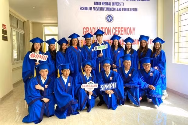 Remise du diplôme de master en santé publique à 21 apprenants ảnh 1