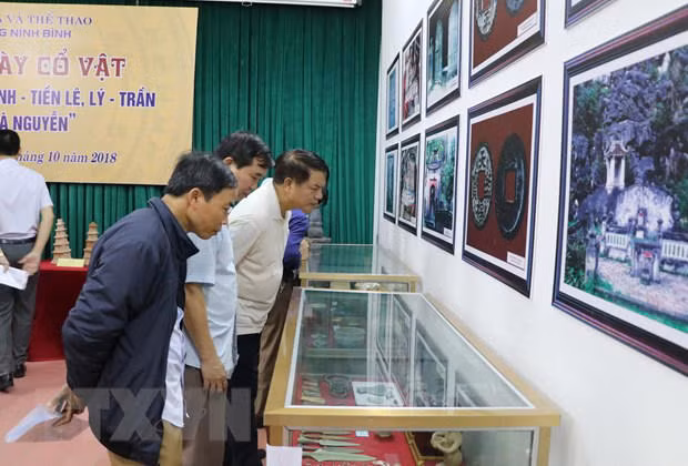 Ouverture d'une exposition d'anciens objets à Ninh Binh ảnh 1