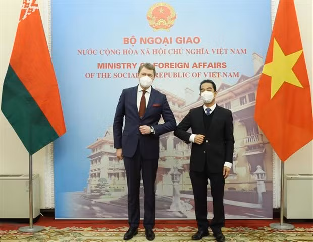 Le Vietnam souhaite renforcer la coopération multiforme avec la Biélorussie ảnh 1