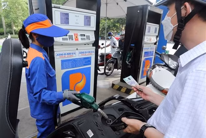 Les prix de l'essence réduisent de plus de 3.000 dôngs le litre ảnh 2 Les prix de l'essence réduisent de plus de 3.000 dôngs le litre ảnh 2