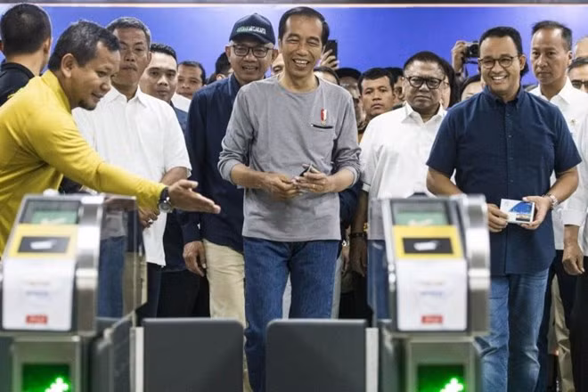 L'Indonésie inaugure son 1er réseau de transport en commun rapide ảnh 1