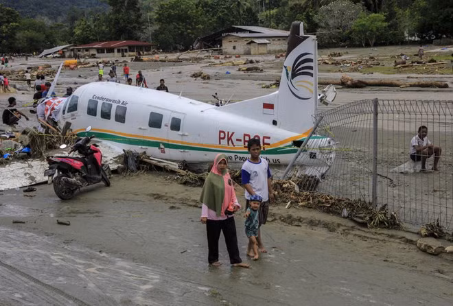 Indonésie : le bilan des inondations et glissements de terrain s'élève à 89 morts ảnh 1