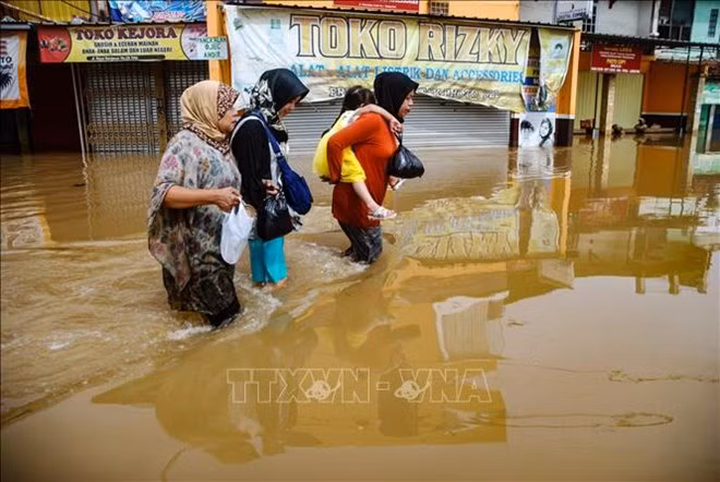L’Indonésie décrète deux semaines d’état d'urgence suite aux inondations ảnh 1