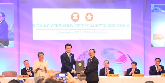 L’accord de libre-échange ASEAN-Hong Kong devrait entrer en vigueur en 2019 ảnh 1
