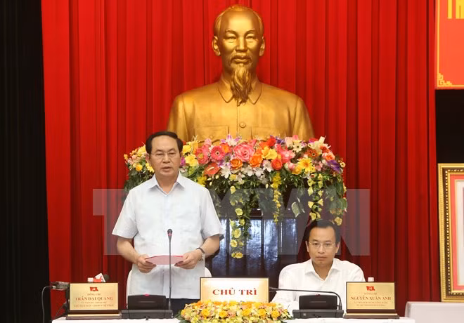 Le président se rend au commandement de la 5e zone militaire ảnh 1 Le président se rend au commandement de la 5e zone militaire ảnh 1