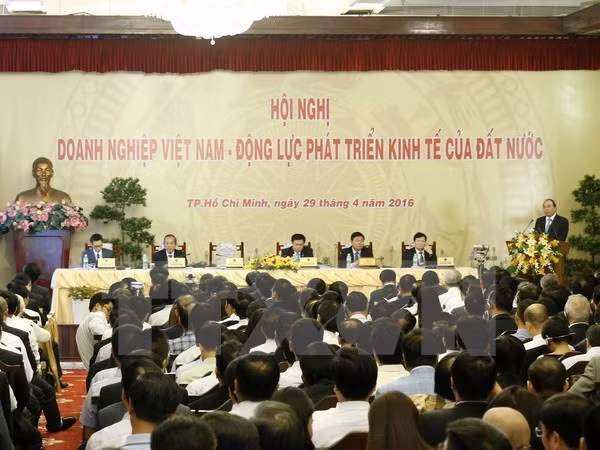 Le Premier ministre dialogue avec les entreprises ảnh 1