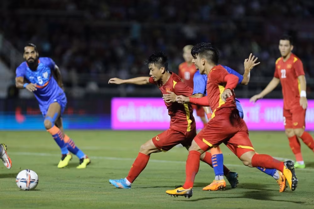 Le Vietnam bat l'Inde 3-0 et remporte le Tournoi amical de football Hung Thinh 2022 ảnh 1