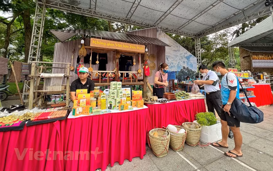 Semaine de la culture et du tourisme de six provinces du Viet Bac à Hanoï ảnh 3