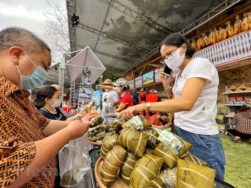 Semaine de la culture et du tourisme de six provinces du Viet Bac à Hanoï ảnh 2