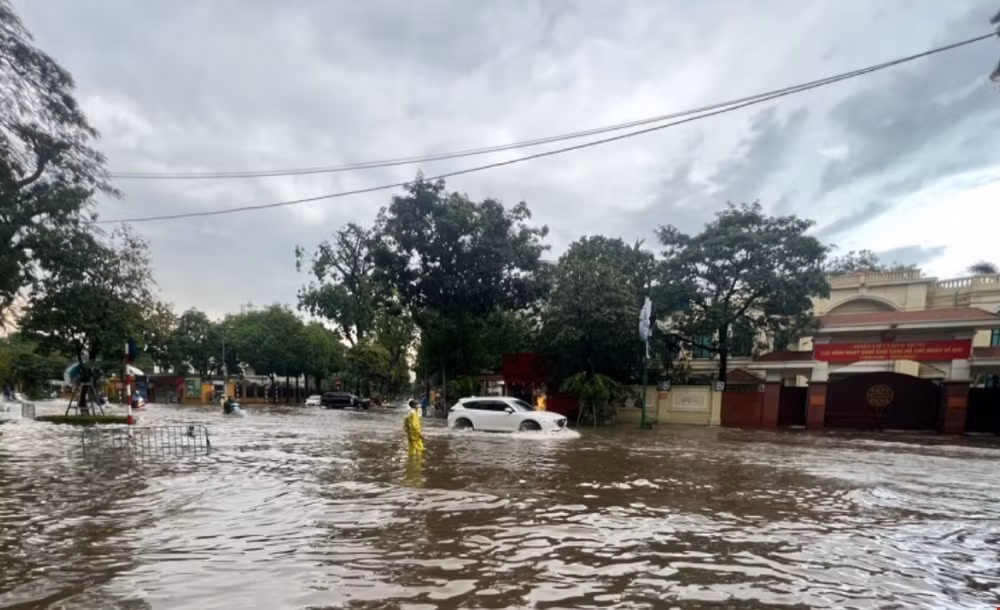Pluies record à Hanoï: risques de grêle et d'inondations ảnh 1