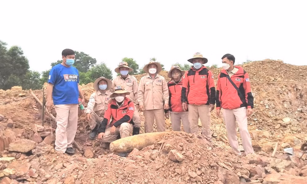 Quang Binh: neutralisation réussie d'une bombe de près de 230 kg ảnh 1