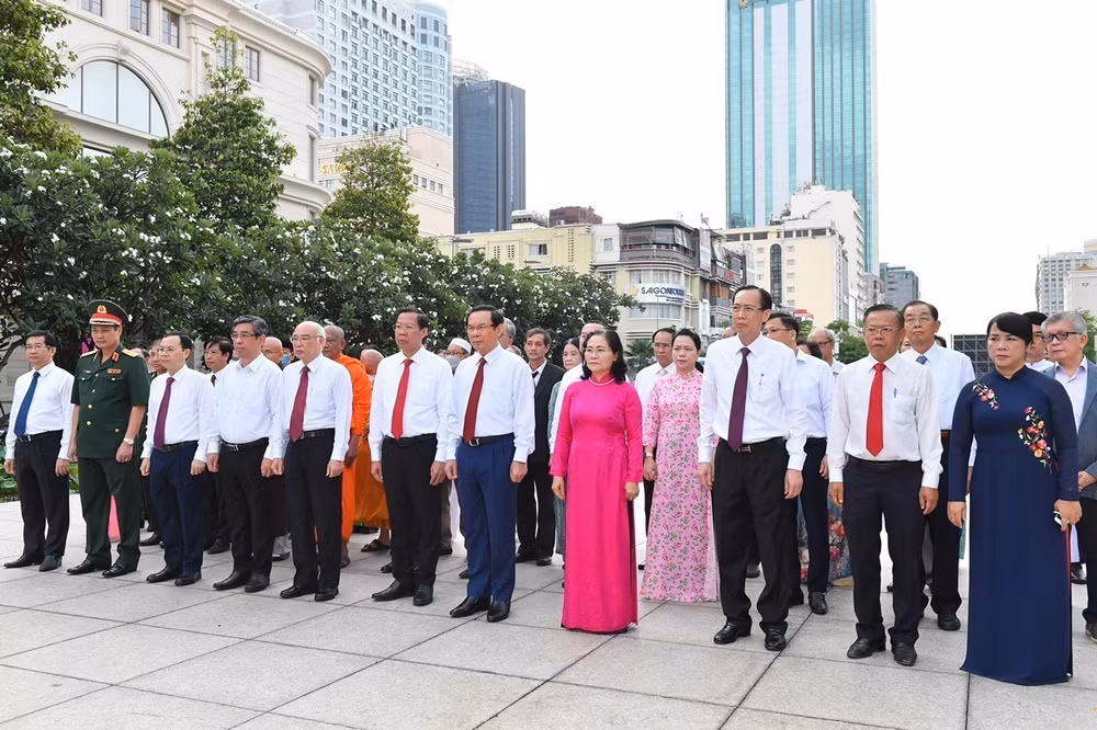Diverses activités célébrant le 132e anniversaire du Président Ho Chi Minh à travers le pays ảnh 1