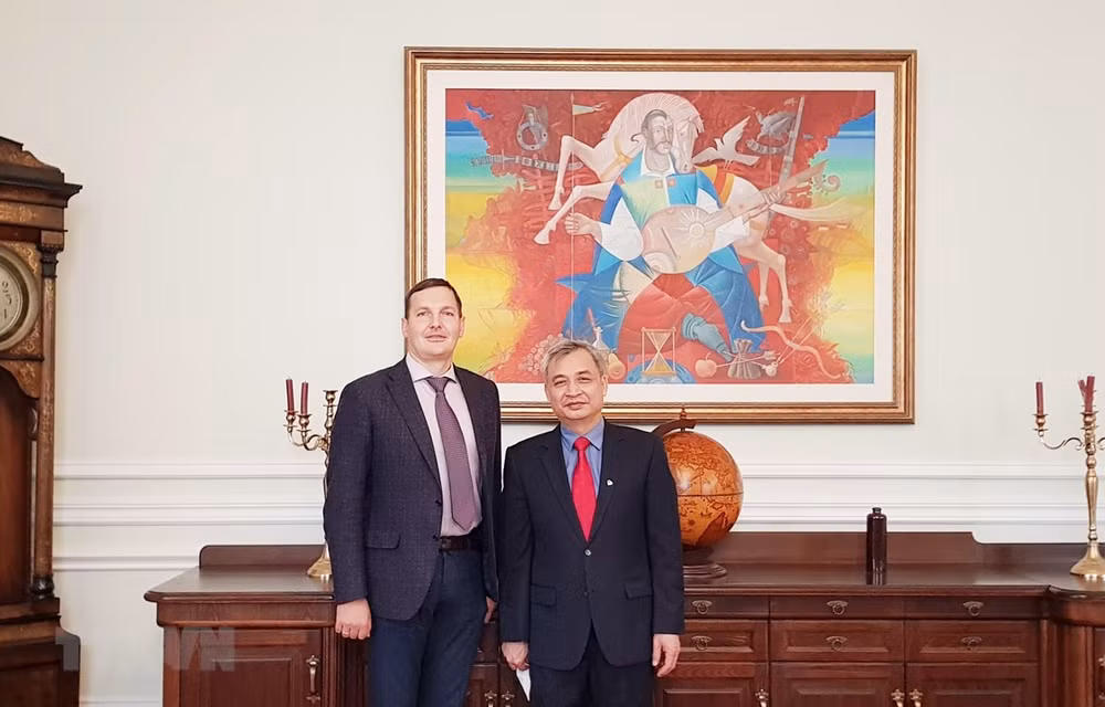 Renforcement des relations d'amitié Vietnam-Ukraine ảnh 1