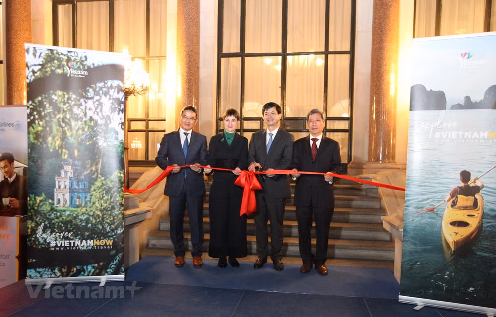 Ouverture du premier office du tourisme international du Vietnam au Royaume-Uni ảnh 1
