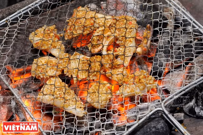 Calmars grillés au piment et à la citronnelle ảnh 3