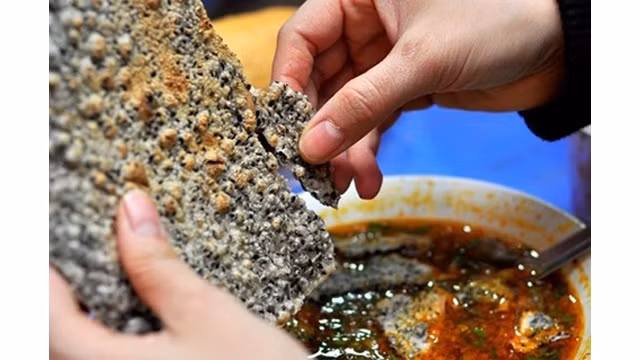La presse étrangère loue la galette « banh da » du Vietnam ảnh 1