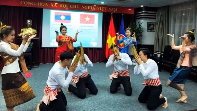 Échange d’amitié Vietnam - Laos à Shanghai ảnh 1 Échange d’amitié Vietnam - Laos à Shanghai ảnh 1