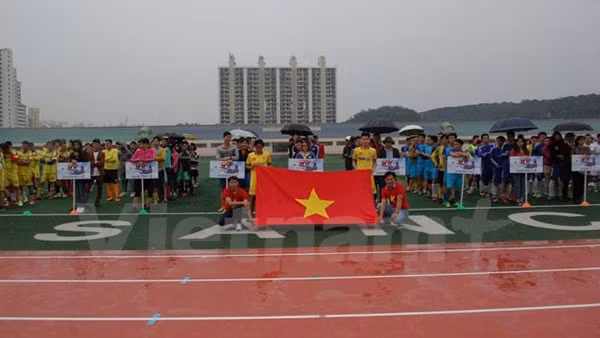 Les Vietnamiens en R. de Corée organisent un tournoi de football en faveur des enfants pauvres ảnh 1 Les Vietnamiens en R. de Corée organisent un tournoi de football en faveur des enfants pauvres ảnh 1