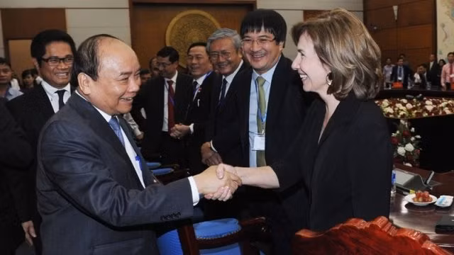 Le Premier ministre promet un soutien continu à la communauté des entreprises ảnh 1