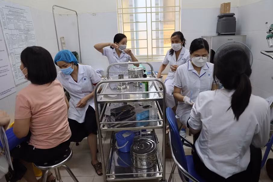 Covid-19 : le Vietnam enregistre 1.292 nouveaux cas en 24 heures ảnh 1
