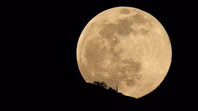 La “Super Lune du Tonnerre” sera observable au Vietnam ảnh 1