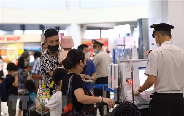 Arrêter les tests du SRAS-CoV-2 des entrées au Vietnam à partir du 15 mai ảnh 1 Arrêter les tests du SRAS-CoV-2 des entrées au Vietnam à partir du 15 mai ảnh 1