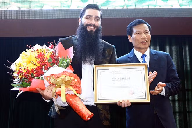 Le réalisateur du film «Kong: Skull Island» devient l’ambassadeur du tourisme vietnamien ảnh 1